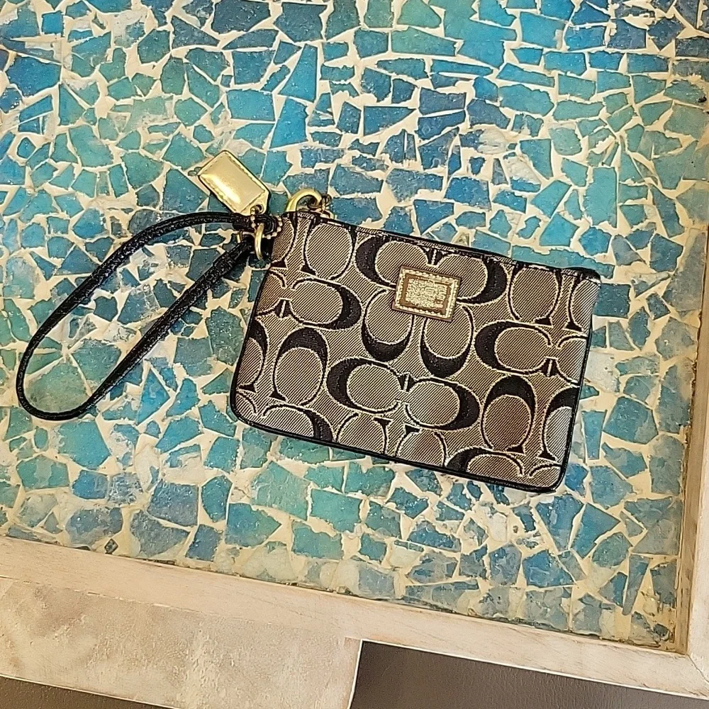 Coach Poppy wristlet